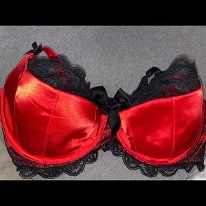 Red and black push up Cacique bra